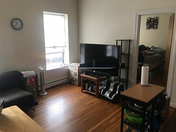 4th image of 164 Beacon St APT 1
