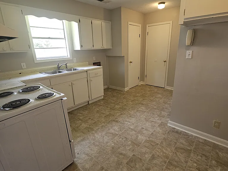 2286 Carrolton Dr — Photo 6