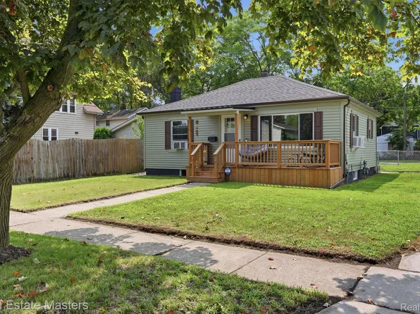1014 Cypress St, Port Huron, MI 48060