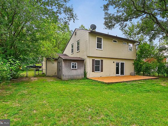 3rd image of 724 Stafford Hill Dr