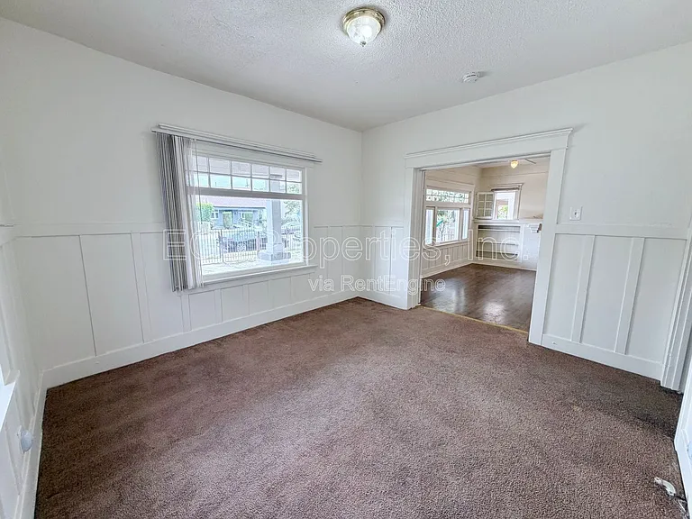 860 W 56th St — Photo 18