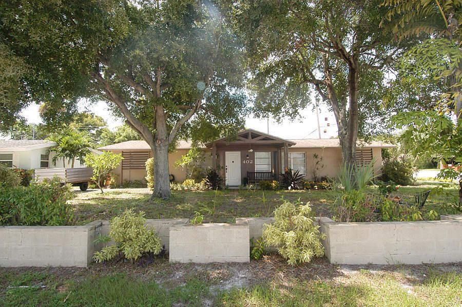 1st image of 402 SE Parkway Dr