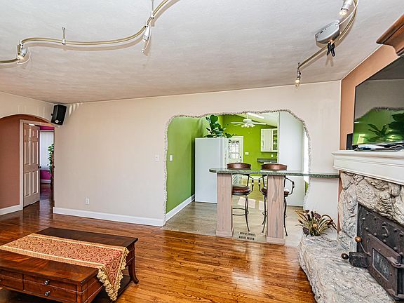 3rd image of 33 N Charles Ave