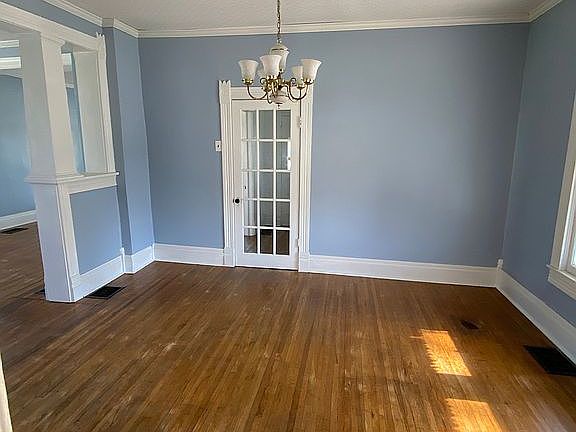 3rd image of 2201 Oakland Ave
