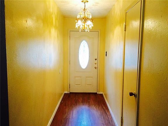 3rd image of 12129 Knight Dr