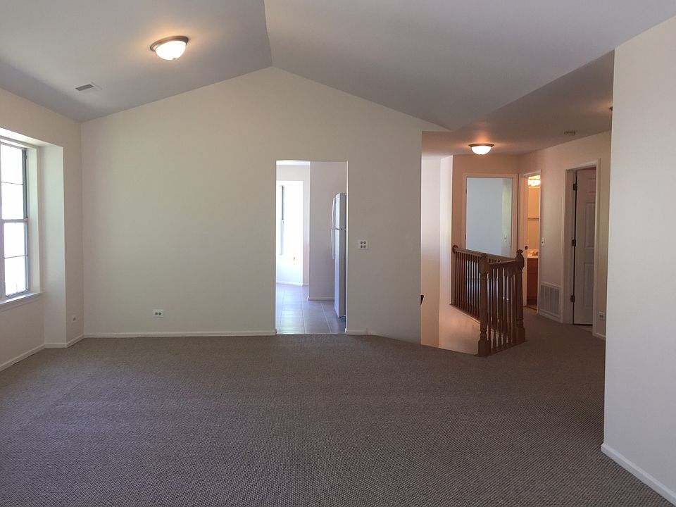 204 Glasgow Ln Schaumburg IL Zillow