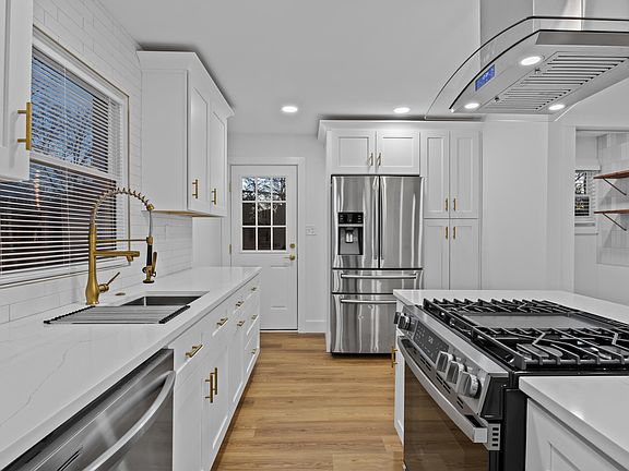 2nd image of 648 Stratford Dr