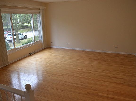 2nd image of 541 Onwentsia Ave