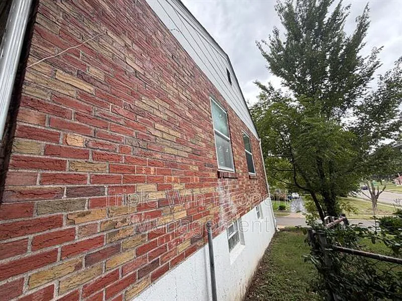 3 bed, 1.0 bath, 936 sqft, $1,450 — Photo 4