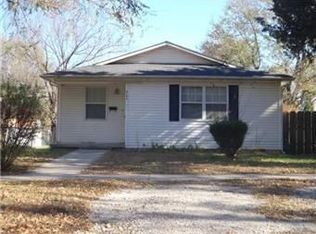 809 S Sycamore St, Ottawa, KS 66067