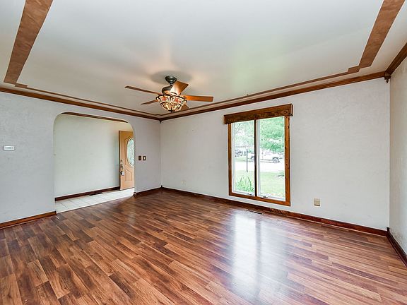 3rd image of 109 Braeburn Dr