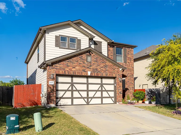 606 Screech Owl Dr — Photo 2