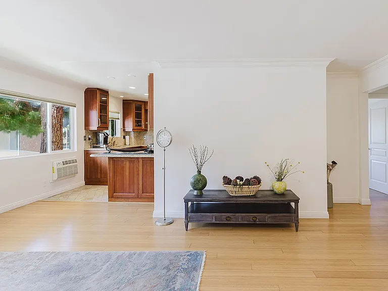 1154 S Barrington Ave — Photo 16
