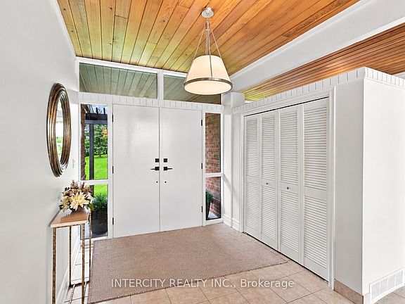 4th image of 100 Ravendale Ct