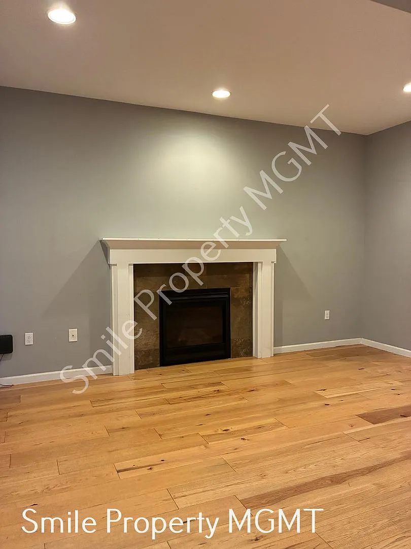 A beautiful 3 bedrooms and 2.5 bathrooms townhouse located in Milwaukie city. — Photo 2