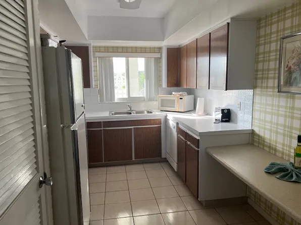 6161 Gulf Winds Dr, Saint Pete Beach, FL