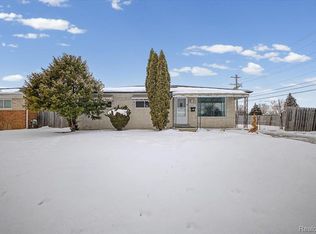 32961 Wexford Dr, Warren, MI 48092