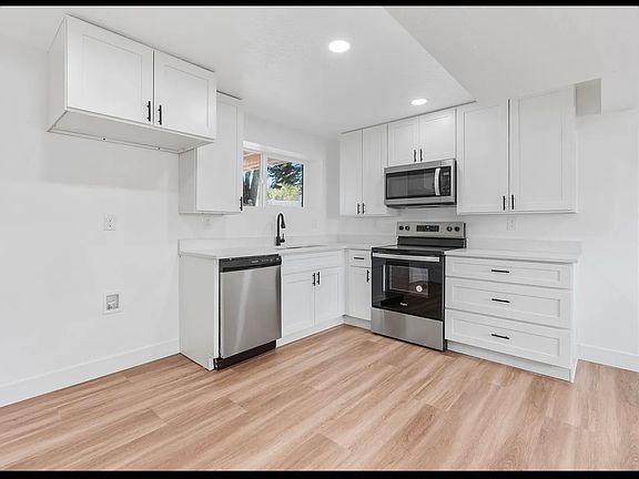 2nd image of 2345 W Edgeware Ln