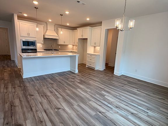 4th image of 480 Brownstone St