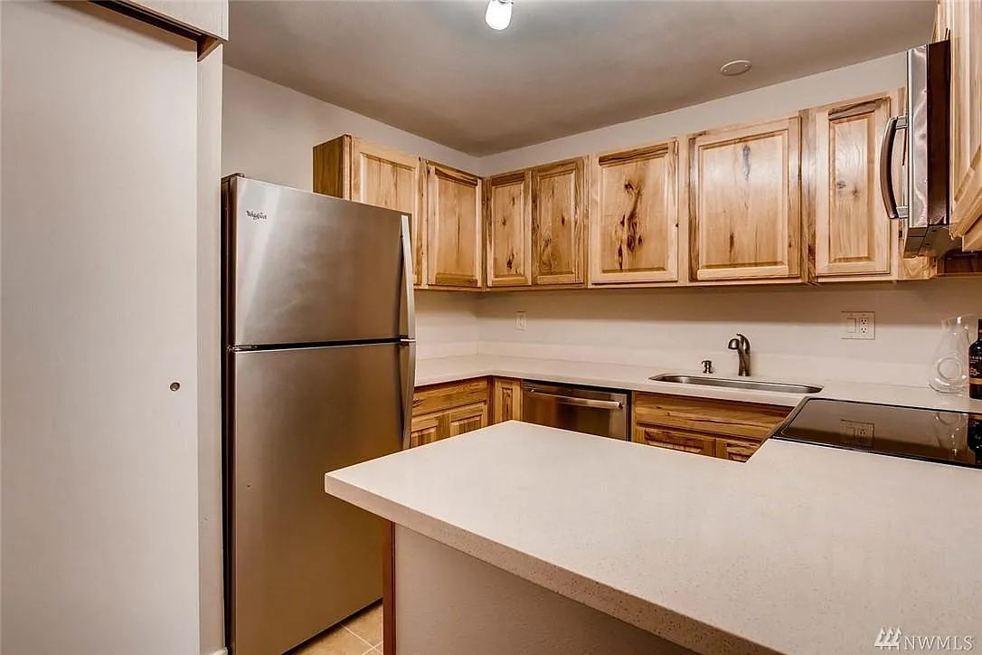 1 bed, 800 sqft, $2,200 — Photo 2