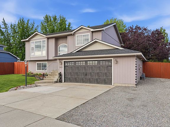 3rd image of 1823 N Salmon River Ln
