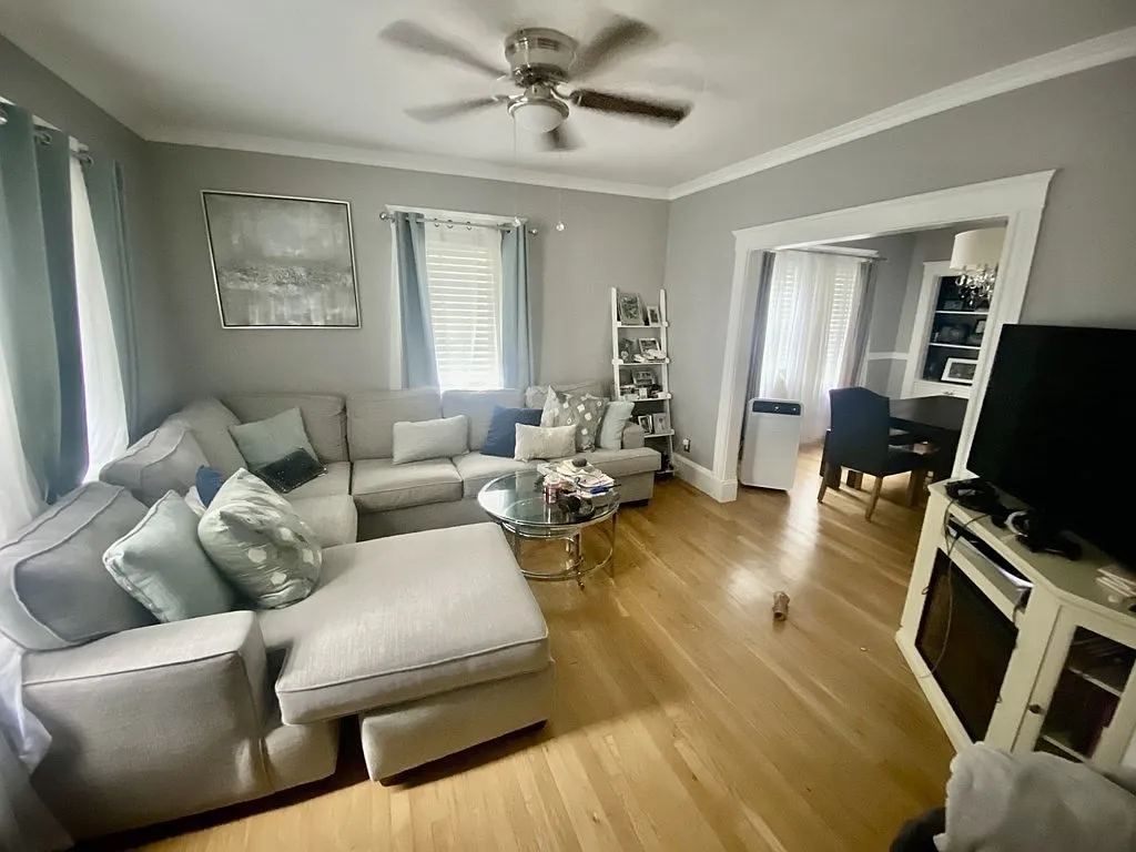 2 bed, 1.0 bath, 1000 sqft, $2,500 — Photo 3