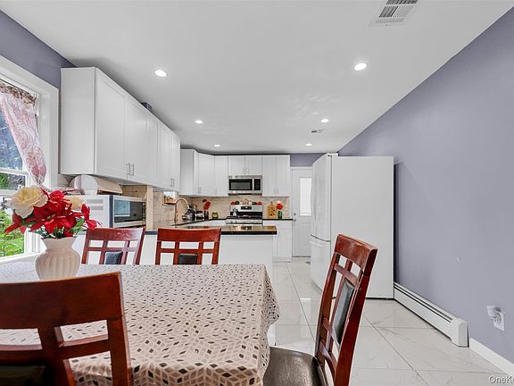 5th image of 22 Conklin Avenue