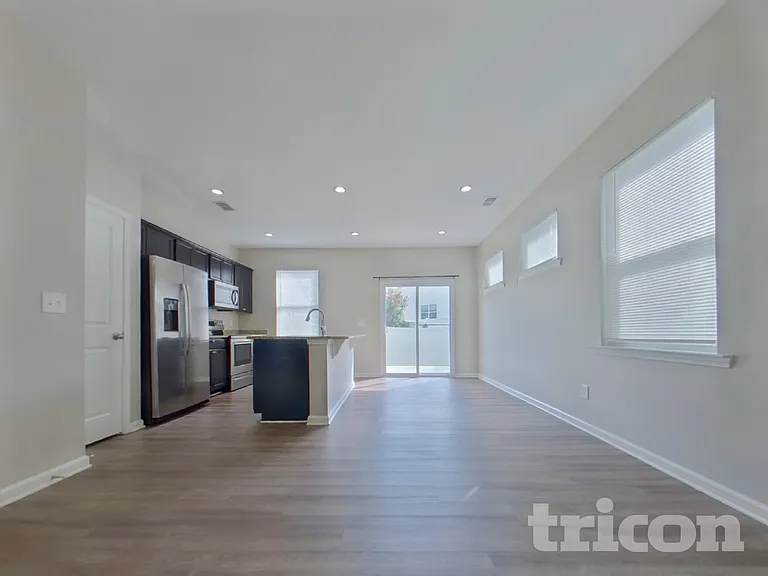 323 Springwalk Ln — Photo 2