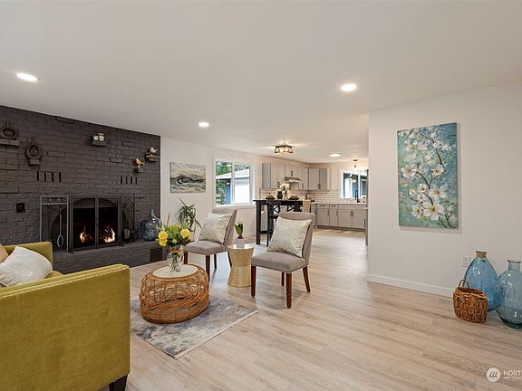 5th image of 12522 214th Avenue E