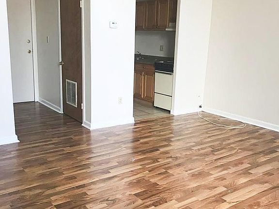 4th image of 1352 N Meridian St #305