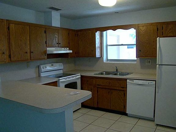 2nd image of 614 NE 28th St