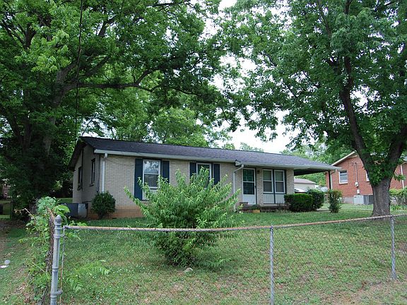 4th image of 220 Cherry Dr