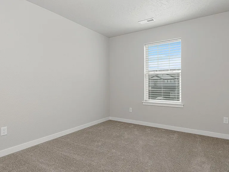 678 E Taper St — Photo 21
