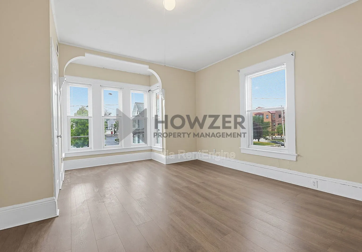 5 bed, 2.0 bath, 1400 sqft, $3,400 — Photo 1