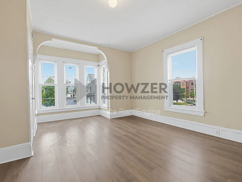 16 Chester Ave #16