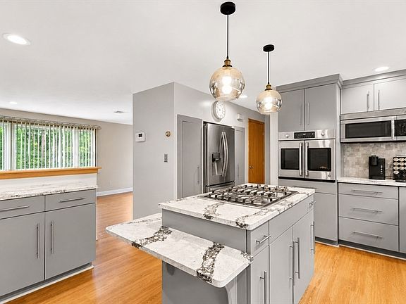 3rd image of 124 Pacella Park Dr Unit 124