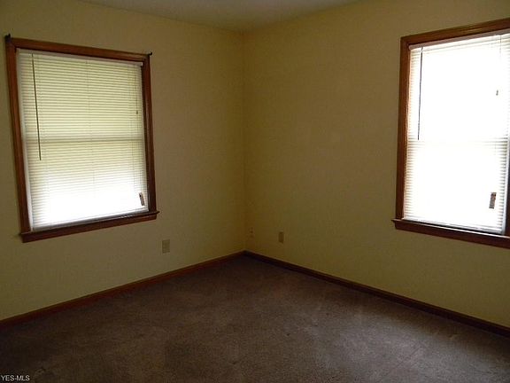 4th image of 5747 E 139th St