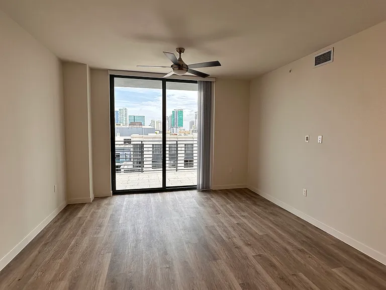 825 NW 3rd Ave #B — Photo 3