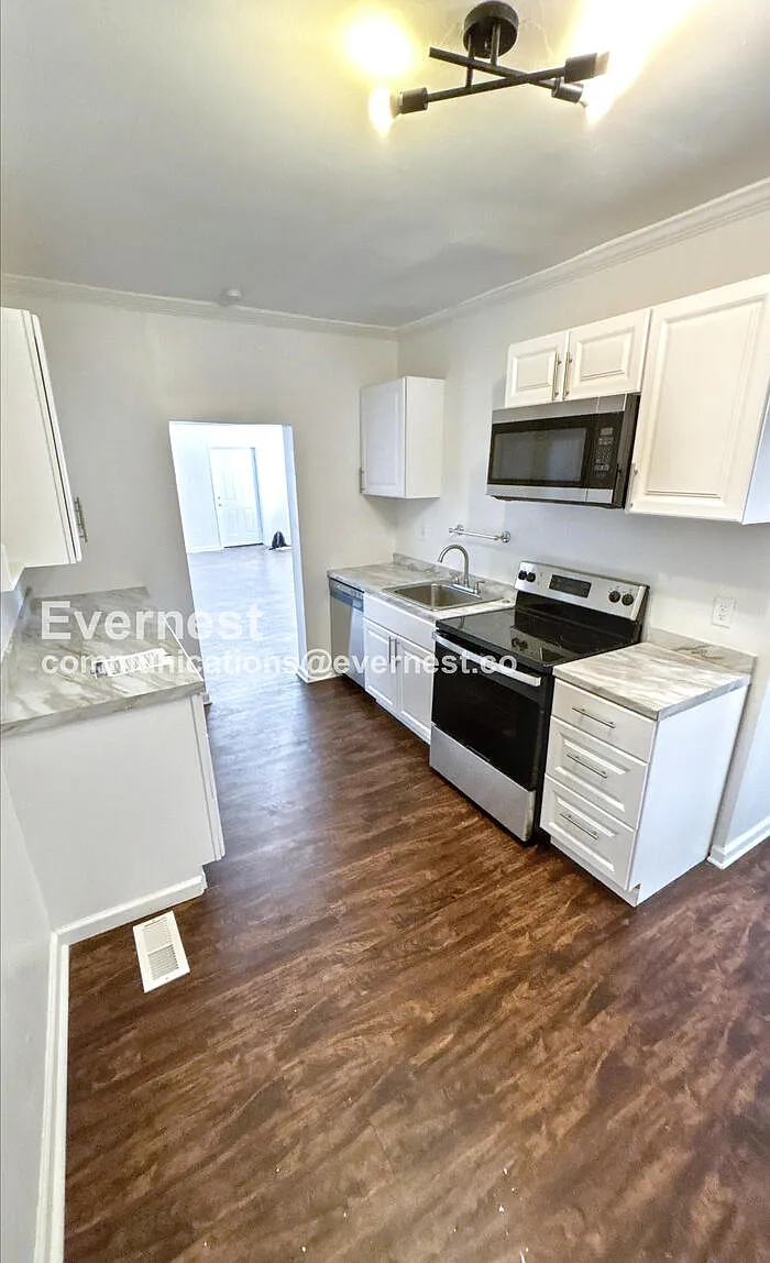 3 bed, 2.0 bath, 1087 sqft, $1,600 — Photo 4