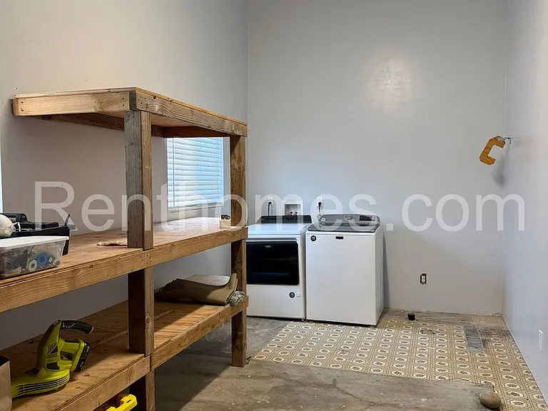 1410 Shoshone St — Photo 22
