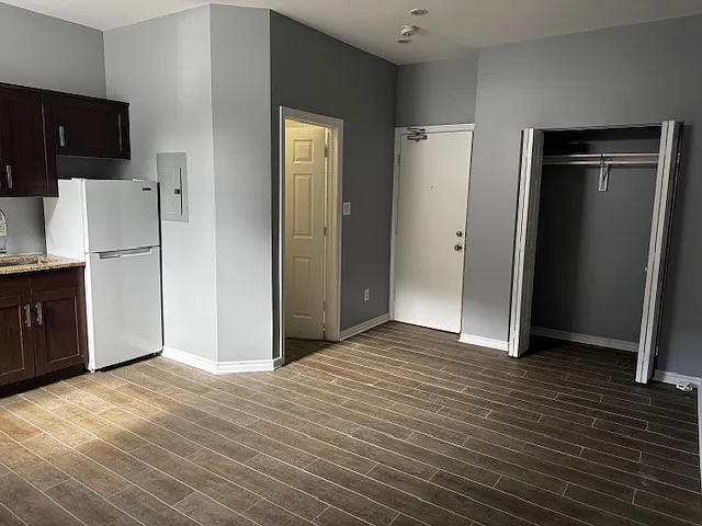 Studio, 400 sqft, $1,479 — Photo 3