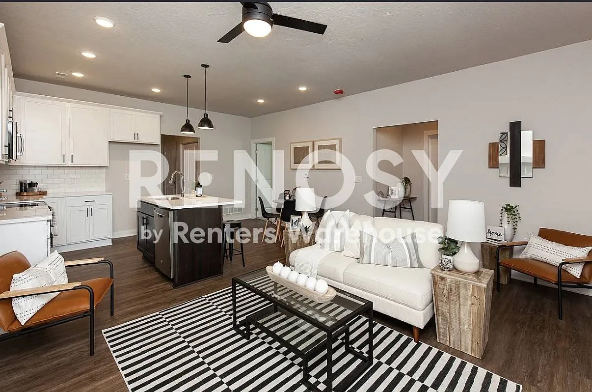 Two Bedroom Townhouse — Photo 2