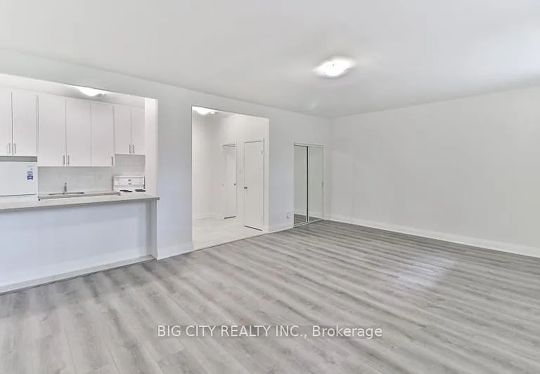 31 Upper Canada Dr #103 — Photo 2