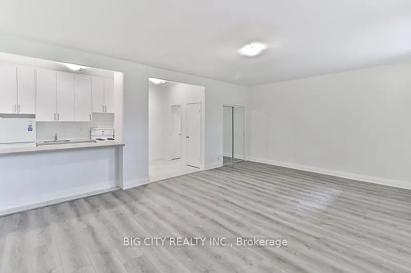 Building Photo - 31 Upper Canada Dr #103