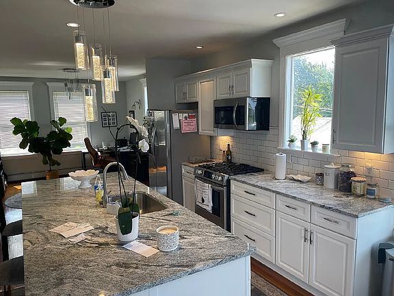 5th image of 72 Cove St #2