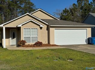 322 Autumnwood Ln, Rainbow City, AL 35906
