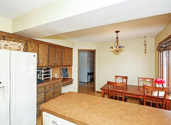 4th image of 1691 Camelot Ln NE