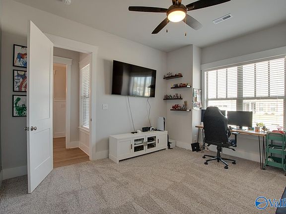 5th image of 406 Peach Orchard Ln