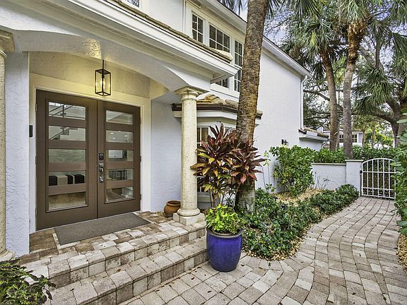 3rd image of 25 Grand Bay Circle