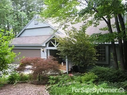 Front of Home : Gorgeous Japanese Maple tree!